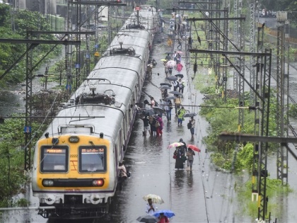 Mumbai rains: Badlapur-Ambernath railway tracks closed due to waterlogging after heavy rainfall | Mumbai rains: Badlapur-Ambernath railway tracks closed due to waterlogging after heavy rainfall