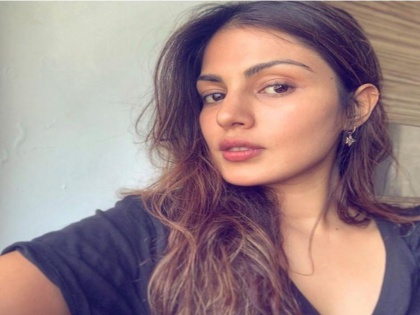 Rhea Chakraborty exchanged calls and SMS with a top Mumbai cop frequently after Sushant's death | Rhea Chakraborty exchanged calls and SMS with a top Mumbai cop frequently after Sushant's death