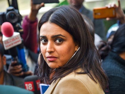 Netizen challenges celebs for a debate on farm bills, Swara Bhasker gives befitting reply | Netizen challenges celebs for a debate on farm bills, Swara Bhasker gives befitting reply