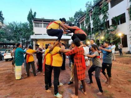 Dahi Handi festival in Pune breaks barriers with transgender participation | Dahi Handi festival in Pune breaks barriers with transgender participation