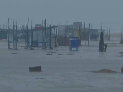 Cyclone Fengal Update: Coastal Areas Witness Changes in Weather With High Tides, Rain in Tamil Nadu (Watch Videos)