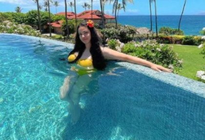 Sanjay Dutt's daughter Trishala shines in a bright yellow bikini | Sanjay Dutt's daughter Trishala shines in a bright yellow bikini
