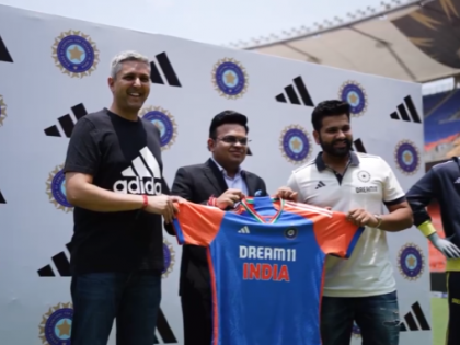 Rohit Sharma and BCCI Secretary Jay Shah Unveil India's New Jersey for ICC T20 World Cup 2024 (Watch Video) | Rohit Sharma and BCCI Secretary Jay Shah Unveil India's New Jersey for ICC T20 World Cup 2024 (Watch Video)