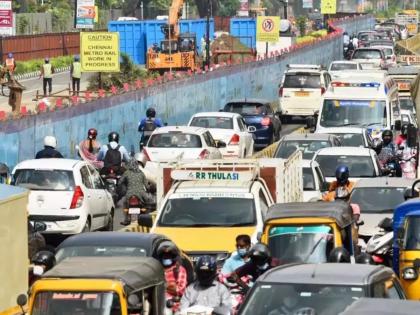 Maharashtra: Thane-Belapur Road Traffic Slowed After Vehicle Collides Height Barrier of a Railway Bridge | Maharashtra: Thane-Belapur Road Traffic Slowed After Vehicle Collides Height Barrier of a Railway Bridge