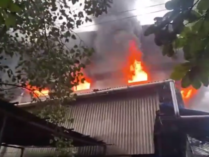 Thane Fire: Massive Blaze Erupts at Garment Company in Dombivli MIDC; Fire Tenders on Spot (Watch Video) | Thane Fire: Massive Blaze Erupts at Garment Company in Dombivli MIDC; Fire Tenders on Spot (Watch Video) Thane Fire: Massive Blaze Erupts at Garment Company in Dombivli MIDC; Fire Tenders on Spot (Watch Video) | Thane Fire: Massive Blaze Erupts at Garment Company in Dombivli MIDC; Fire Tenders on Spot (Watch Video)