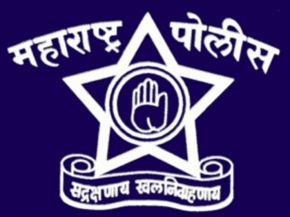 Thane Traffic Wardens Caught on Video Collecting Bribes; 40 Police Officials Transferred | Thane Traffic Wardens Caught on Video Collecting Bribes; 40 Police Officials Transferred