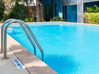 Senior citizen dies at Goregaon swimming pool after youth jumps from height | Senior citizen dies at Goregaon swimming pool after youth jumps from height