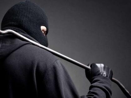 Navi Mumbai: Servant Arrested for Staging Burglary at Customs Officer’s Home in Sanpada | Navi Mumbai: Servant Arrested for Staging Burglary at Customs Officer’s Home in Sanpada Navi Mumbai: Servant Arrested for Staging Burglary at Customs Officer’s Home in Sanpada | Navi Mumbai: Servant Arrested for Staging Burglary at Customs Officer’s Home in Sanpada