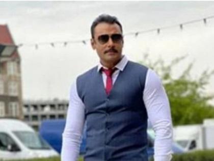 Slipper hurled at Kannada actor Darshan for his sexist remark | Slipper hurled at Kannada actor Darshan for his sexist remark