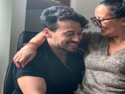Ayesha Shroff shares a lovely message for son Tiger Shroff | Ayesha Shroff shares a lovely message for son Tiger Shroff
