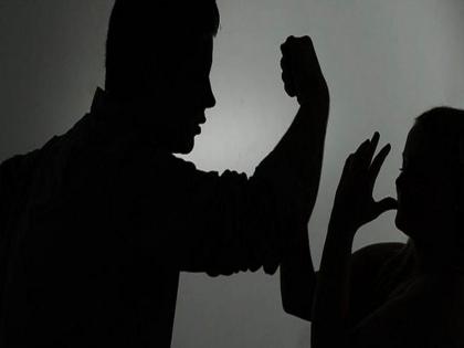 Thane: Woman Assaulted by Family Amid Dispute Over TMC Job | Thane: Woman Assaulted by Family Amid Dispute Over TMC Job