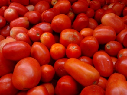 Retail tomato prices skyrocket up to Rs 100 in retail market | Retail tomato prices skyrocket up to Rs 100 in retail market