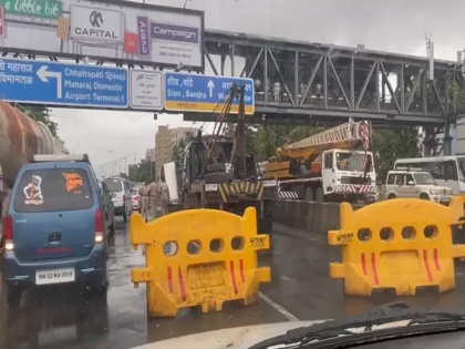 Traffic Updates: Big traffic jam on Mumbai-Pune Expressway | Traffic Updates: Big traffic jam on Mumbai-Pune Expressway