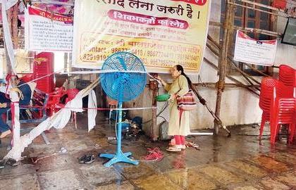 Man touches fan in Mulund temple, dies of fatal shock | Man touches fan in Mulund temple, dies of fatal shock Man touches fan in Mulund temple, dies of fatal shock | Man touches fan in Mulund temple, dies of fatal shock