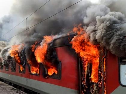 2 coaches of Ratlam-Ambedkar Nagar train catch fire in Madhya Pradesh’s Ratlam | 2 coaches of Ratlam-Ambedkar Nagar train catch fire in Madhya Pradesh’s Ratlam