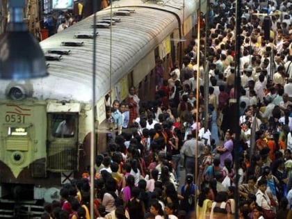 Khar station renovation work to be completed by March 2024 | Khar station renovation work to be completed by March 2024