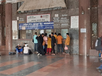 Mumbai: Passengers Struggle to Secure Confirmed Train Tickets Amid Summer Rush | Mumbai: Passengers Struggle to Secure Confirmed Train Tickets Amid Summer Rush