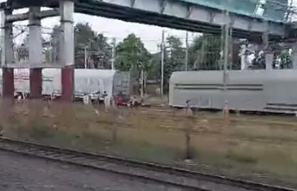 Goods train derails near Vasai station, no casualties reported | Goods train derails near Vasai station, no casualties reported