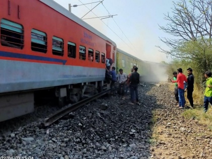 Maharashtra: 50 injured in collision between passenger, goods train in Gondia | Maharashtra: 50 injured in collision between passenger, goods train in Gondia