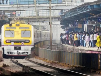 Mumbai: Motormen Protests and Mega Block Heavily Disrupt Railway Traffic on Sunday, Passengers Suffer | Mumbai: Motormen Protests and Mega Block Heavily Disrupt Railway Traffic on Sunday, Passengers Suffer