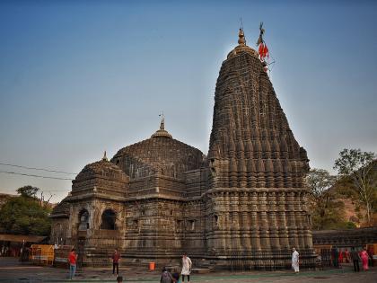Masks made compulsory for devotees in Trimbakeshwar amid COVID scare | Masks made compulsory for devotees in Trimbakeshwar amid COVID scare Masks made compulsory for devotees in Trimbakeshwar amid COVID scare | Masks made compulsory for devotees in Trimbakeshwar amid COVID scare