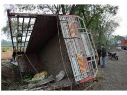 Buldhana: 12 labourers die after vehicle carrying them overturns | Buldhana: 12 labourers die after vehicle carrying them overturns Buldhana: 12 labourers die after vehicle carrying them overturns | Buldhana: 12 labourers die after vehicle carrying them overturns