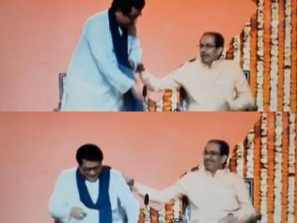 Uddhav Thackeray Pats Raj Thackeray on Back at Victory Rally Speech; Emotional Video of Thackeray Brothers Goes Viral | Uddhav Thackeray Pats Raj Thackeray on Back at Victory Rally Speech; Emotional Video of Thackeray Brothers Goes Viral