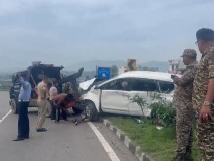 Udhampur Accident: Five Amarnath Yatra Pilgrims Injured After Truck Hits Car Near Battal Ballian (Watch Video) | Udhampur Accident: Five Amarnath Yatra Pilgrims Injured After Truck Hits Car Near Battal Ballian (Watch Video)