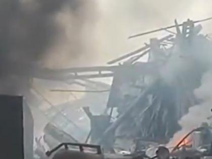 Uttar Pradesh: Massive Fire Breaks Out at Factory in Ujhani, Badaun District (Watch Video) | Uttar Pradesh: Massive Fire Breaks Out at Factory in Ujhani, Badaun District (Watch Video)