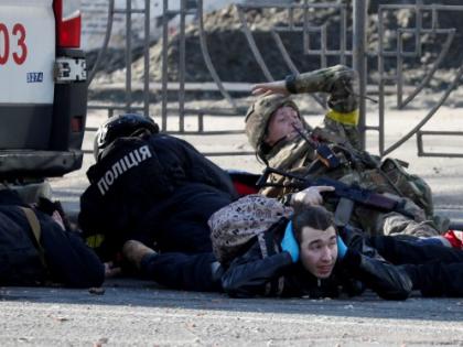 Ukraine-Russia Conflict: Residents and armed personnel in Kyiv take shelter behind a vehicle, see visuals here | Ukraine-Russia Conflict: Residents and armed personnel in Kyiv take shelter behind a vehicle, see visuals here