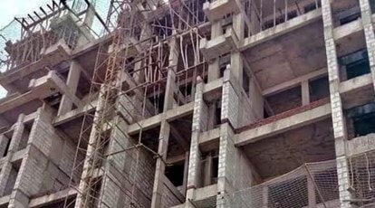 Mumbai: Labourer Falls to Death from 13th Floor of Chembur Apartment | Mumbai: Labourer Falls to Death from 13th Floor of Chembur Apartment Mumbai: Labourer Falls to Death from 13th Floor of Chembur Apartment | Mumbai: Labourer Falls to Death from 13th Floor of Chembur Apartment