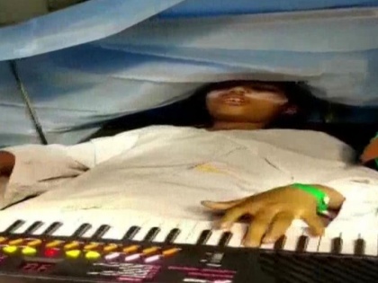 9-year-old plays keyboard, while undergoing brain surgery | 9-year-old plays keyboard, while undergoing brain surgery