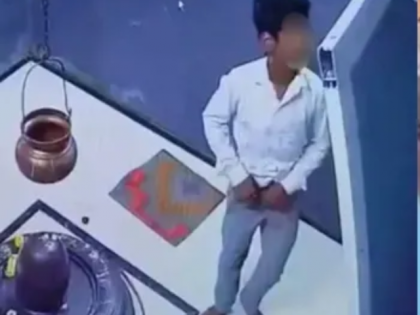 Pune: Youth Urinates on Idol In Temple, Father Verbally Attacks Protestors (Watch Video) | Pune: Youth Urinates on Idol In Temple, Father Verbally Attacks Protestors (Watch Video) Pune: Youth Urinates on Idol In Temple, Father Verbally Attacks Protestors (Watch Video) | Pune: Youth Urinates on Idol In Temple, Father Verbally Attacks Protestors (Watch Video)