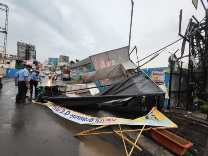 Pune: Hoarding Collapse in Wagholi and Dhanori Amid Heavy Rains; Several Vehicles Trapped (Watch Video) | Pune: Hoarding Collapse in Wagholi and Dhanori Amid Heavy Rains; Several Vehicles Trapped (Watch Video) Pune: Hoarding Collapse in Wagholi and Dhanori Amid Heavy Rains; Several Vehicles Trapped (Watch Video) | Pune: Hoarding Collapse in Wagholi and Dhanori Amid Heavy Rains; Several Vehicles Trapped (Watch Video)