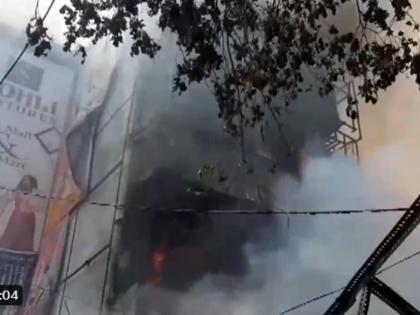 Uttar Pradesh: Fire Breaks Out in Cosmetic Shop in Jhansi (Watch Video) | Uttar Pradesh: Fire Breaks Out in Cosmetic Shop in Jhansi (Watch Video)