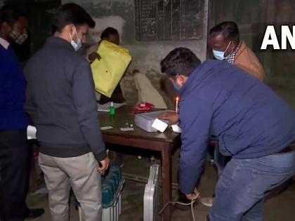 UP Assembly Elections 2022: Polling officials seal Electronic Voting Machines (EVM) and VVPATs | UP Assembly Elections 2022: Polling officials seal Electronic Voting Machines (EVM) and VVPATs