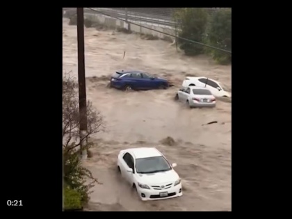 San Diego Flash Floods: Cars Sweep Away Amid Intense Rainfall Triggers Massive Flooding in California (Watch Videos) | San Diego Flash Floods: Cars Sweep Away Amid Intense Rainfall Triggers Massive Flooding in California (Watch Videos)