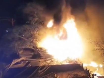 Uttar Pradesh: Massive Fire Breaks Out in Pumping Set Machinery Shop in Mahoba (Watch Video) | Uttar Pradesh: Massive Fire Breaks Out in Pumping Set Machinery Shop in Mahoba (Watch Video)