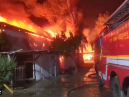 Uttar Pradesh Fire: Massive Blaze Erupts in Factory at Sahibabad in Ghaziabad (Watch Video) | Uttar Pradesh Fire: Massive Blaze Erupts in Factory at Sahibabad in Ghaziabad (Watch Video)
