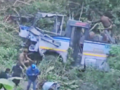 Uttarakhand Bus Accident: Several Injured as Roadways Bus Falls Into Gorge in Nainital's Bhimtal (Watch Video)