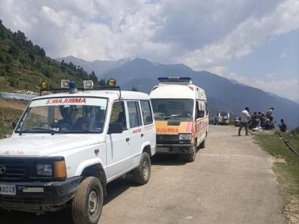 Uttarakhand Tragedy: Four Trekkers Dead, Others Feared Trapped in Sahasratal Due to Extreme Weather Conditions; Rescue Operation Underway (Watch Video) | Uttarakhand Tragedy: Four Trekkers Dead, Others Feared Trapped in Sahasratal Due to Extreme Weather Conditions; Rescue Operation Underway (Watch Video) Uttarakhand Tragedy: Four Trekkers Dead, Others Feared Trapped in Sahasratal Due to Extreme Weather Conditions; Rescue Operation Underway (Watch Video) | Uttarakhand Tragedy: Four Trekkers Dead, Others Feared Trapped in Sahasratal Due to Extreme Weather Conditions; Rescue Operation Underway (Watch Video)