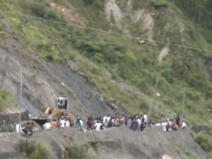 Uttarkashi: Landslide Near Netala Village Halts Traffic on Gangnani Road for 3 Hours (Watch video) | Uttarkashi: Landslide Near Netala Village Halts Traffic on Gangnani Road for 3 Hours (Watch video)