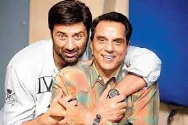 “Aapke Ghar Mein Maa Baap Hai?” — Sunny Deol Loses Cool at Paps for Secretly Filming Ailing Dharmendra (Watch Video) | “Aapke Ghar Mein Maa Baap Hai?” — Sunny Deol Loses Cool at Paps for Secretly Filming Ailing Dharmendra (Watch Video)