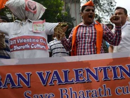 Hindu outfit in Chennai stages protest against Valentine's Day outside women's college | Hindu outfit in Chennai stages protest against Valentine's Day outside women's college