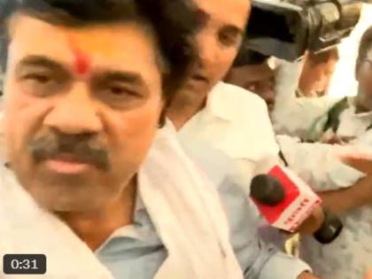 Santosh Deshmukh Murder Case: Walmik Karad Surrenders at CID Office in Pune (Watch Video)