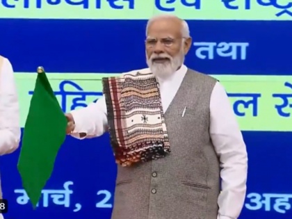PM Narendra Modi Flags Off 10 New Vande Bharat Trains in Ahmedabad (Watch Video) | PM Narendra Modi Flags Off 10 New Vande Bharat Trains in Ahmedabad (Watch Video)