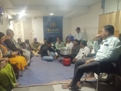 Kolhapur: Investors Hold Sit-In Protest Against Businessman Nerlekar who Failed to Return Crores of Rupees | Kolhapur: Investors Hold Sit-In Protest Against Businessman Nerlekar who Failed to Return Crores of Rupees