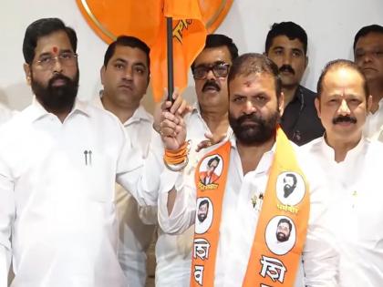 Masharashtra Lok Sabha Election 2024: Shiv Sena UBT Faction Suffers Blow as Vijay Karanjkar Joins Eknath Shinde in Nashik | Masharashtra Lok Sabha Election 2024: Shiv Sena UBT Faction Suffers Blow as Vijay Karanjkar Joins Eknath Shinde in Nashik