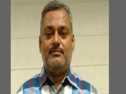Station Officer Vinay Tiwari who tipped Vikas Dubey about encounter suspended | Station Officer Vinay Tiwari who tipped Vikas Dubey about encounter suspended