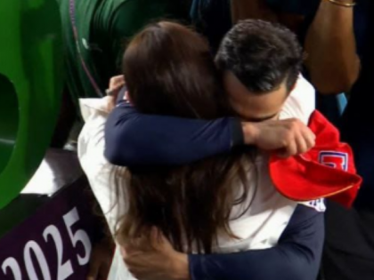 Anushka Sharma Hugs Teary-Eyed Virat Kohli After RCB’s First-Ever IPL Title Win (Watch Video) | Anushka Sharma Hugs Teary-Eyed Virat Kohli After RCB’s First-Ever IPL Title Win (Watch Video)